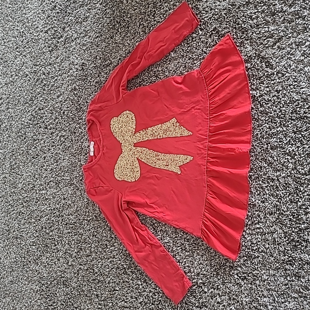 6x red shirt by Copper Key